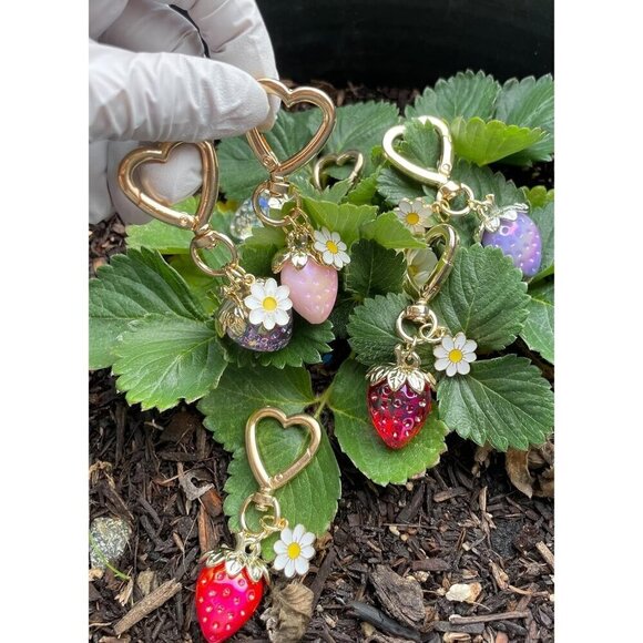 ✨ Agromusk Women Red Cute Strawberry Heart Flower Daisy Bag Charms Key Chains - Picture 4 of 8